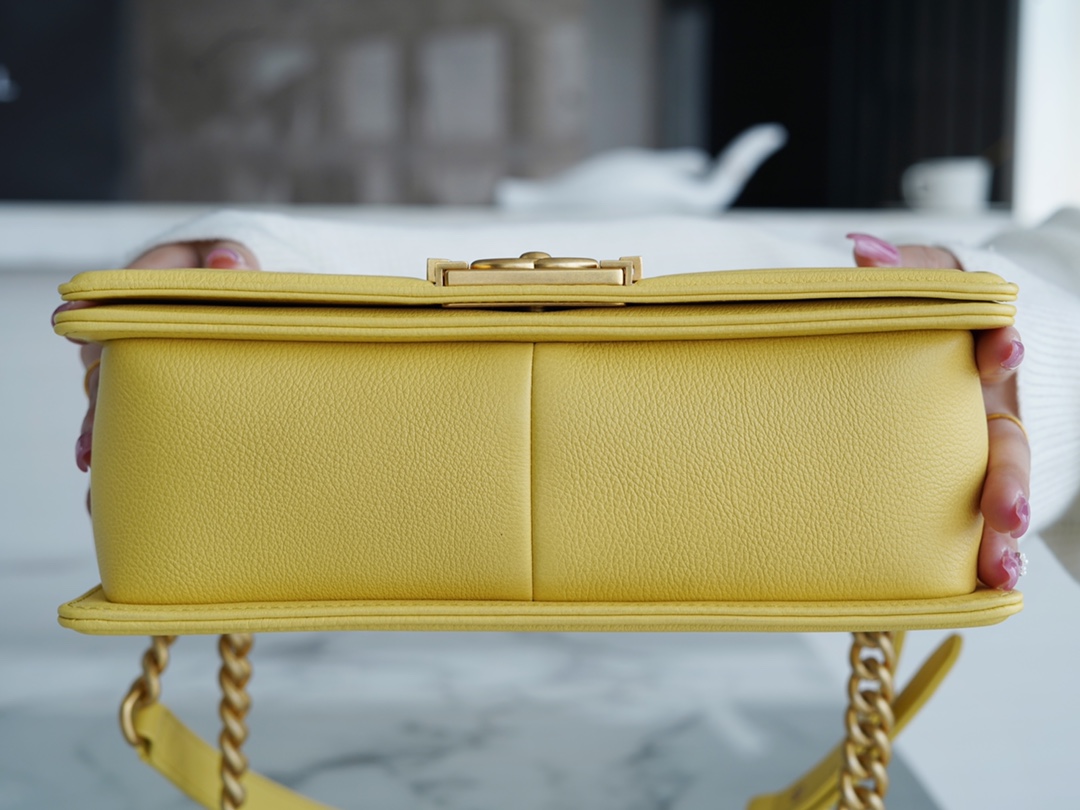 샤넬 보이백 미듐 옐로우 금장 캐비어