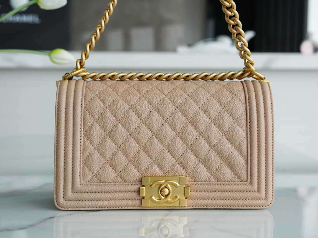 샤넬 보이백 미듐 베이지 금장 캐비어