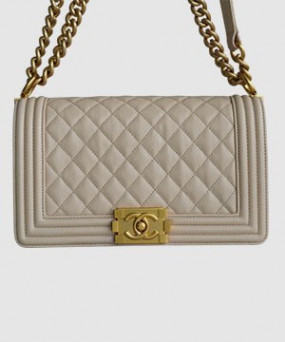 샤넬 보이백 미듐 라이트베이지 금장 캐비어