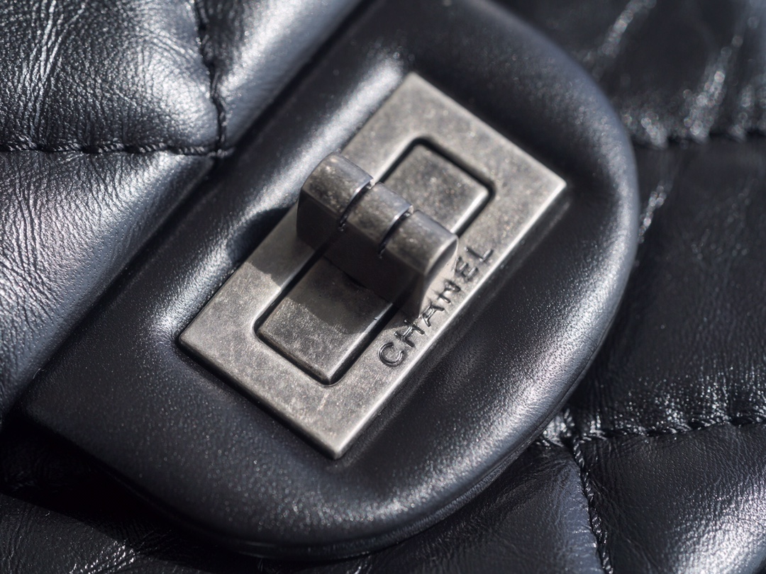 샤넬 2.55 빈티지 플랩백 블랙 은장 미듐