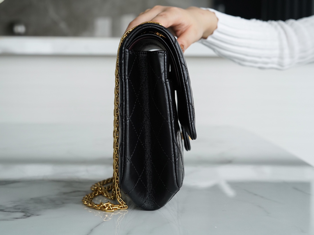 샤넬 2.55 빈티지 플랩백 블랙 금장 미듐