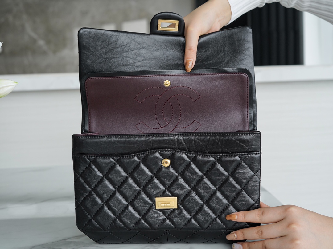 샤넬 2.55 빈티지 플랩백 블랙 금장 미듐