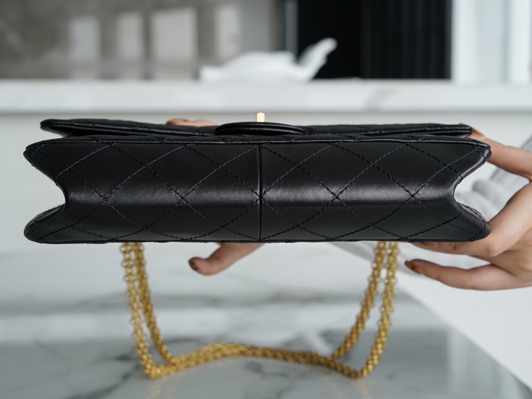 샤넬 2.55 빈티지 플랩백 블랙 금장 미듐