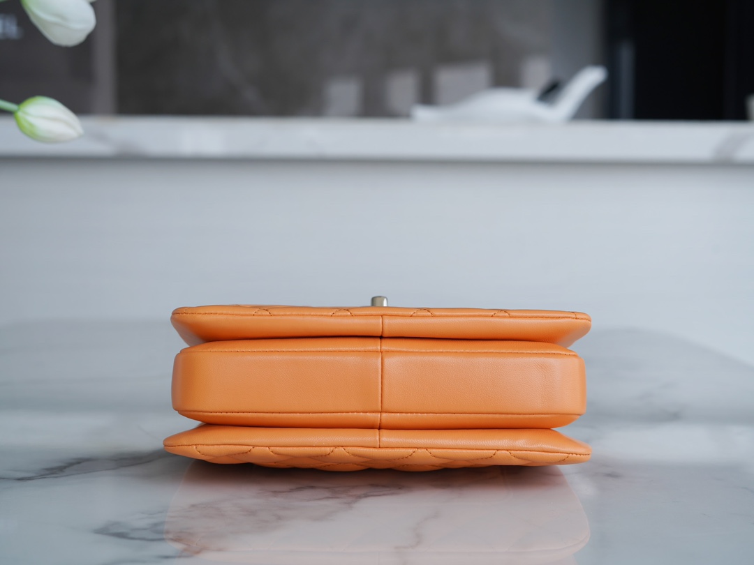 샤넬 트렌디 CC 카라멜 미니 램스킨