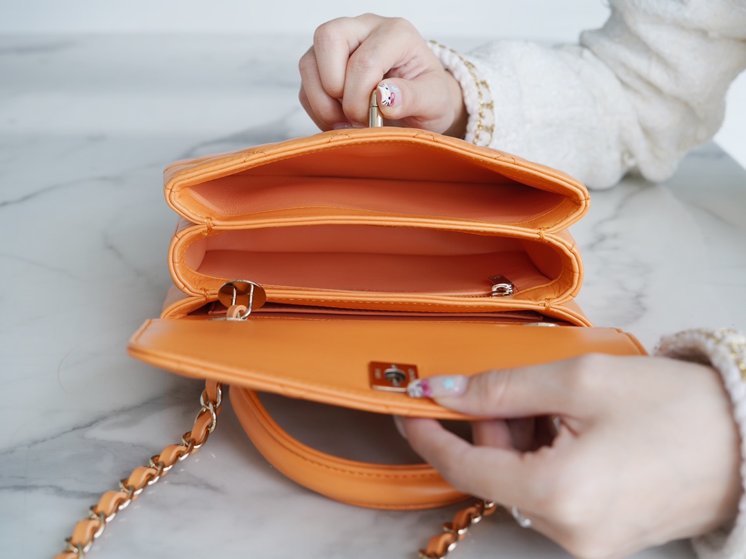 샤넬 트렌디 CC 카라멜 미니 램스킨