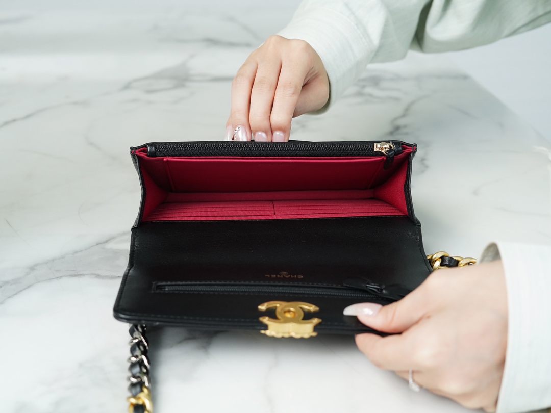 샤넬 19 WOC 턴락 램스킨 블랙 금장