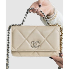 샤넬 19 WOC 턴락 램스킨 베이지 은장