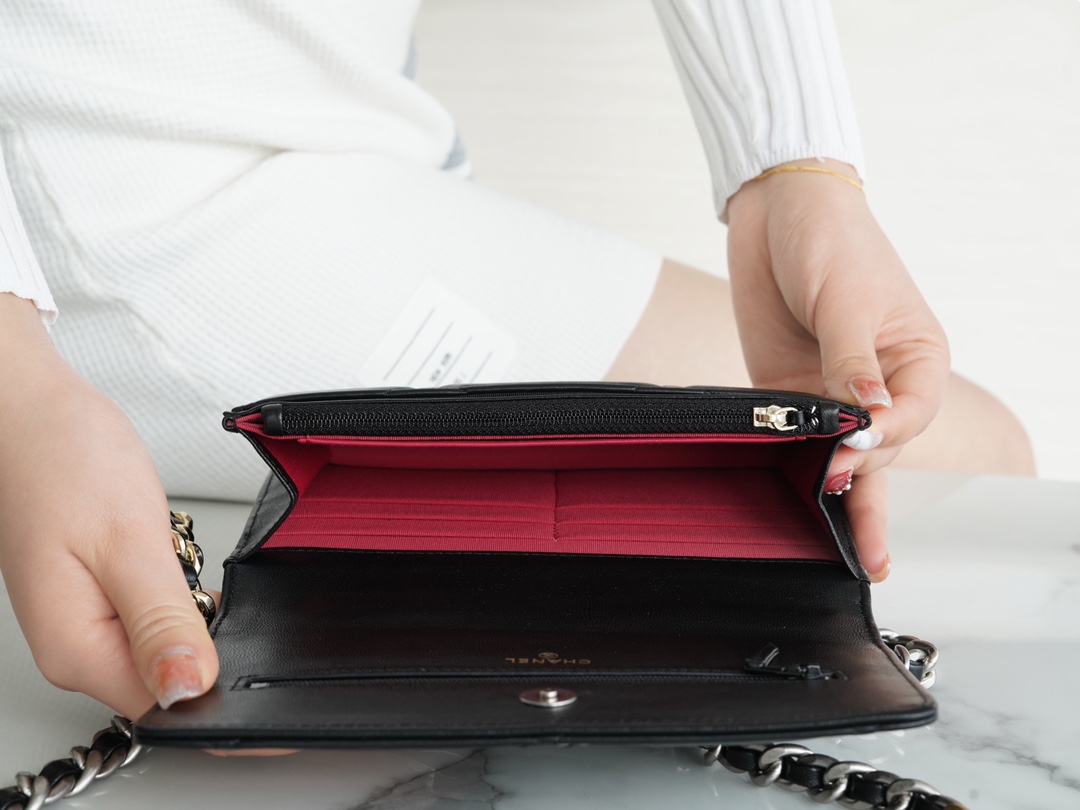 샤넬 19 WOC 턴락 램스킨 블랙 은장