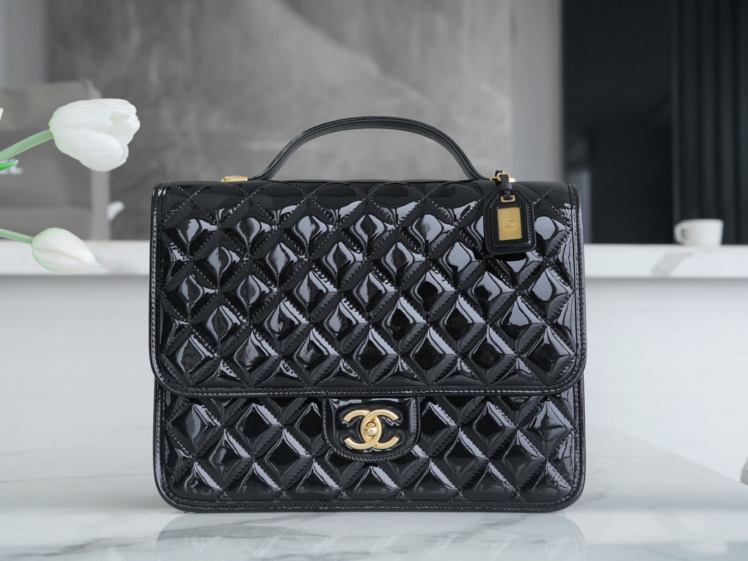 샤넬 라지 백팩 블랙 금장 유광