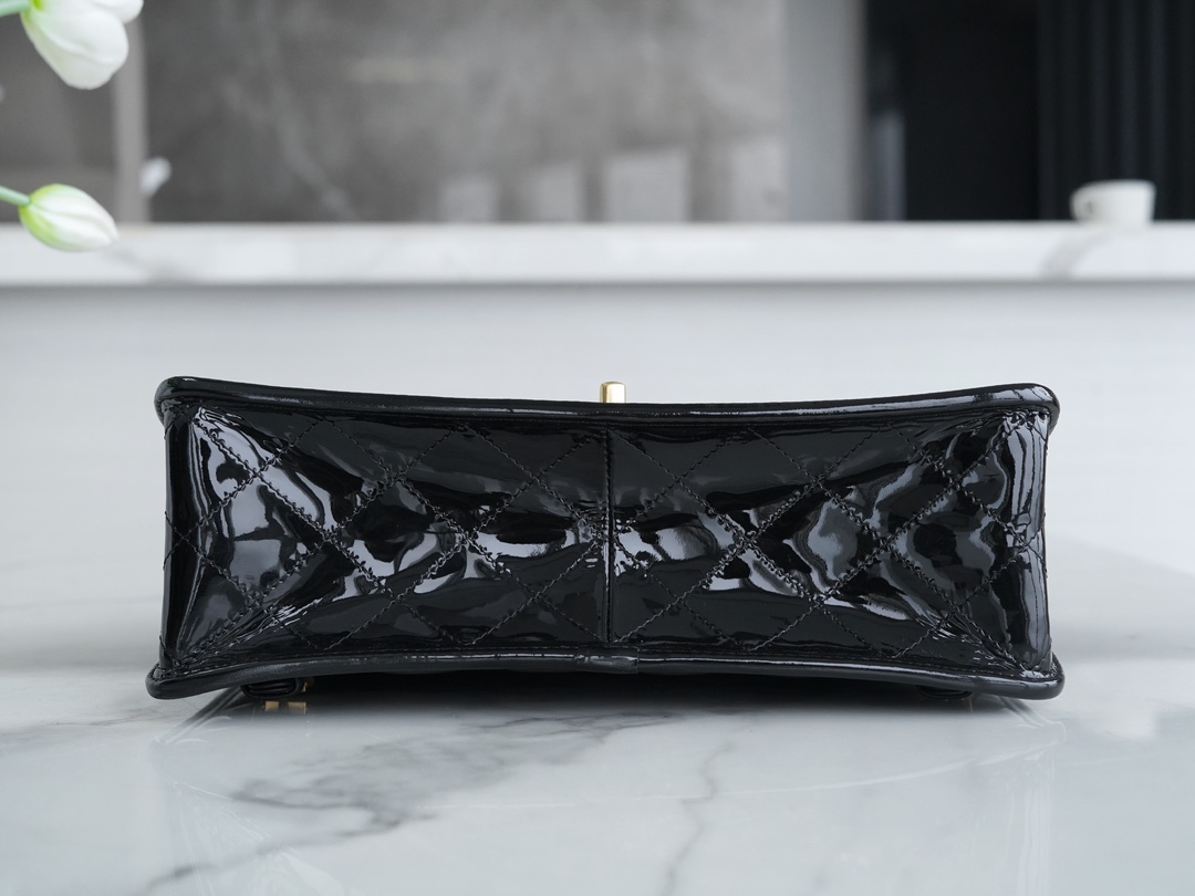 샤넬 라지 백팩 블랙 금장 유광