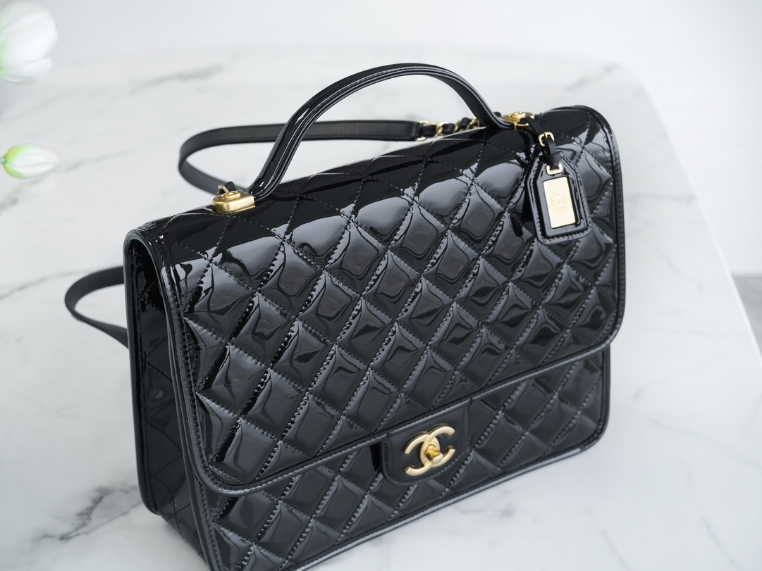 샤넬 라지 백팩 블랙 금장 유광