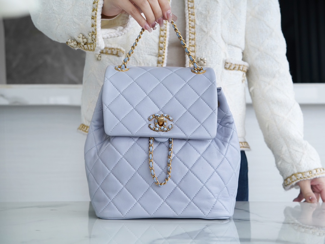 샤넬 19 백팩 샤이니 램스킨 라이트 그레이