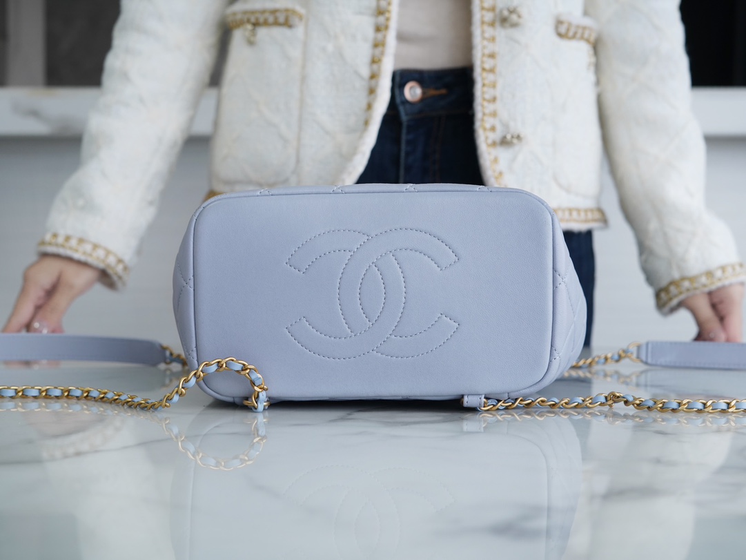 샤넬 19 백팩 샤이니 램스킨 라이트 그레이