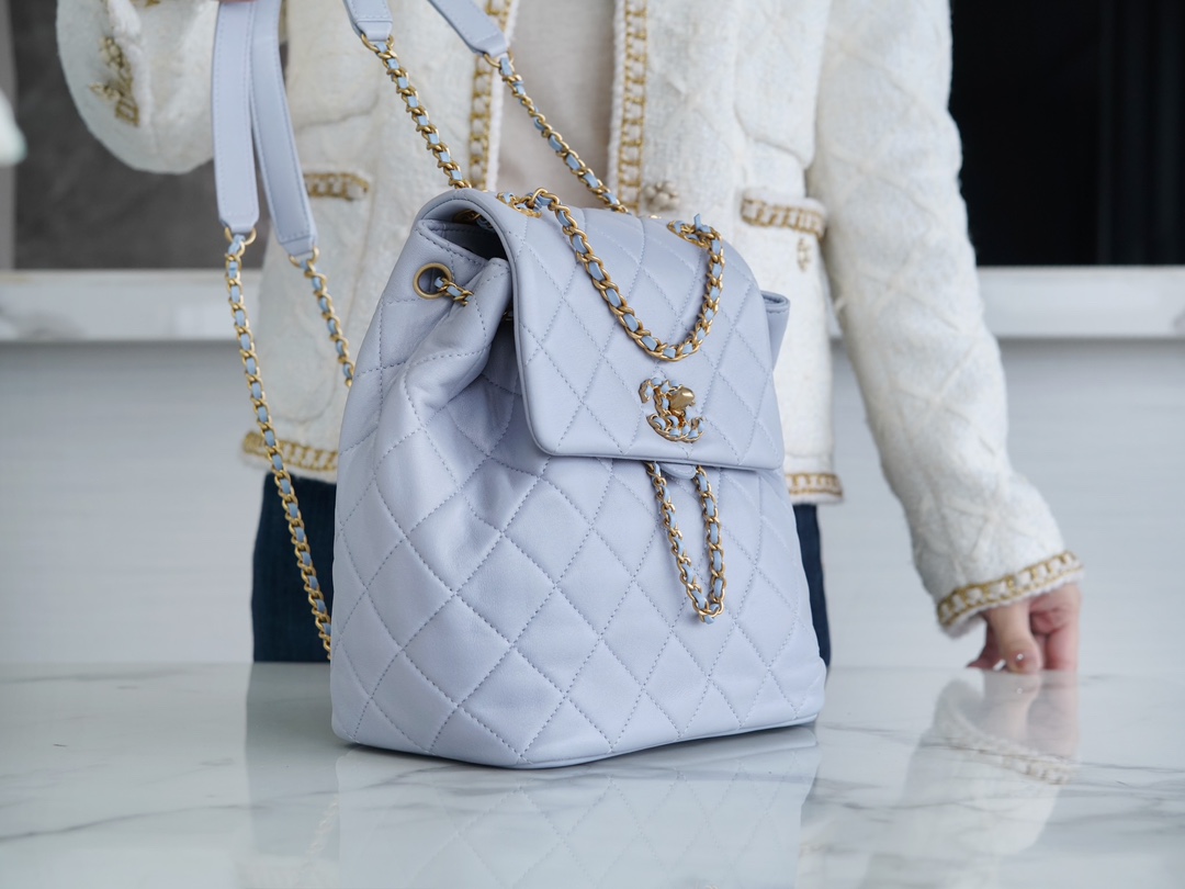 샤넬 19 백팩 샤이니 램스킨 라이트 그레이