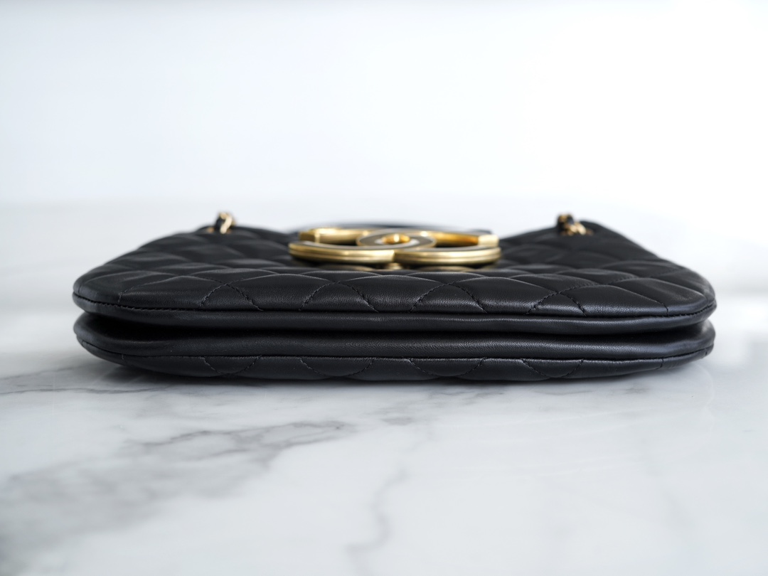 샤넬 24C 크루즈 메신저 백 라지 빅로고 퍼플 AS4609