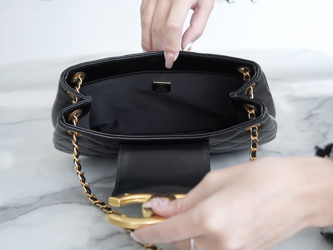 샤넬 24C 크루즈 메신저 백 라지 빅로고 퍼플 AS4609