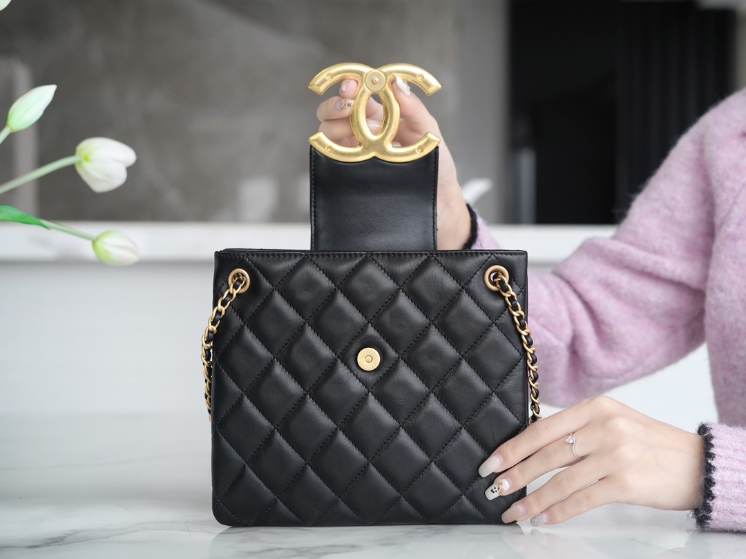 샤넬 24C 크루즈 레트로 라지 램스킨 블랙