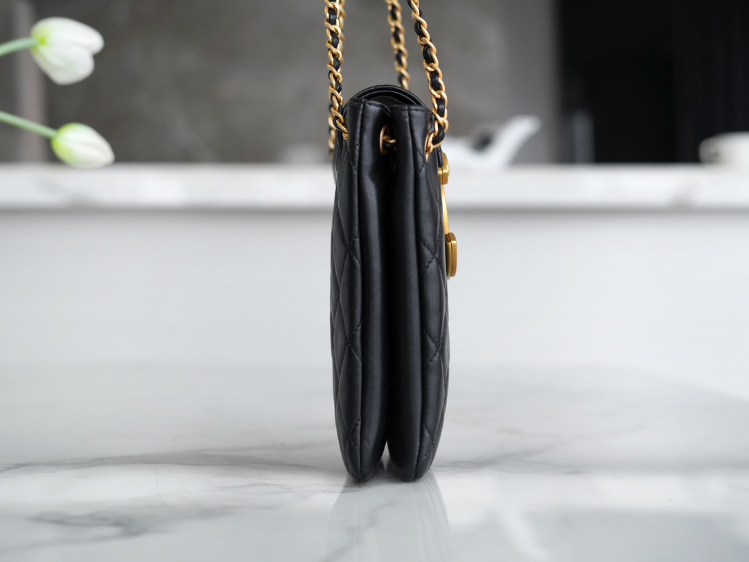 샤넬 24C 크루즈 레트로 라지 램스킨 블랙