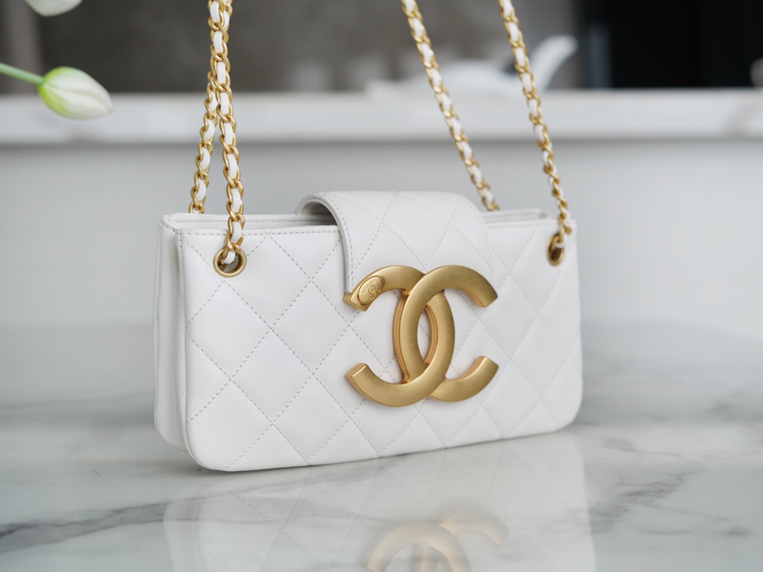 샤넬 24C 크루즈 메신저 백 라지 빅로고 화이트