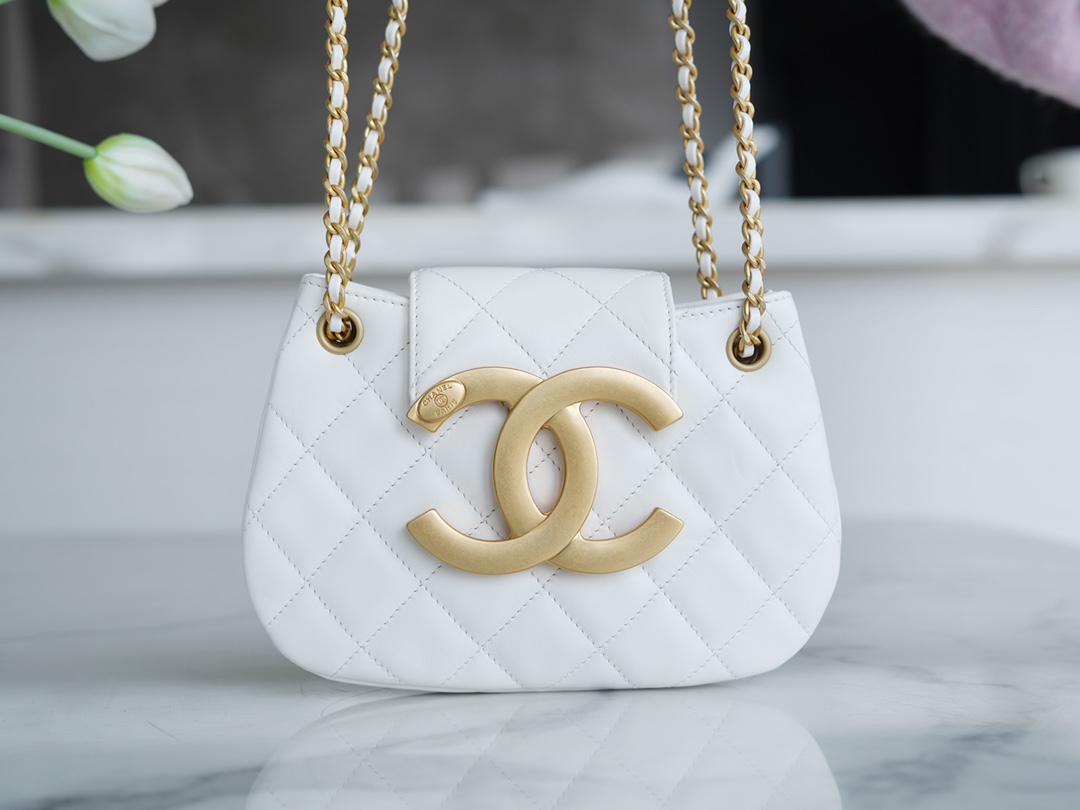 샤넬 24C 크루즈 메신저 백 스몰 빅로고 화이트