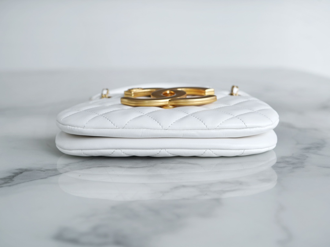 샤넬 24C 크루즈 메신저 백 스몰 빅로고 화이트