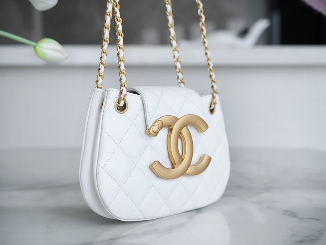 샤넬 24C 크루즈 메신저 백 스몰 빅로고 화이트