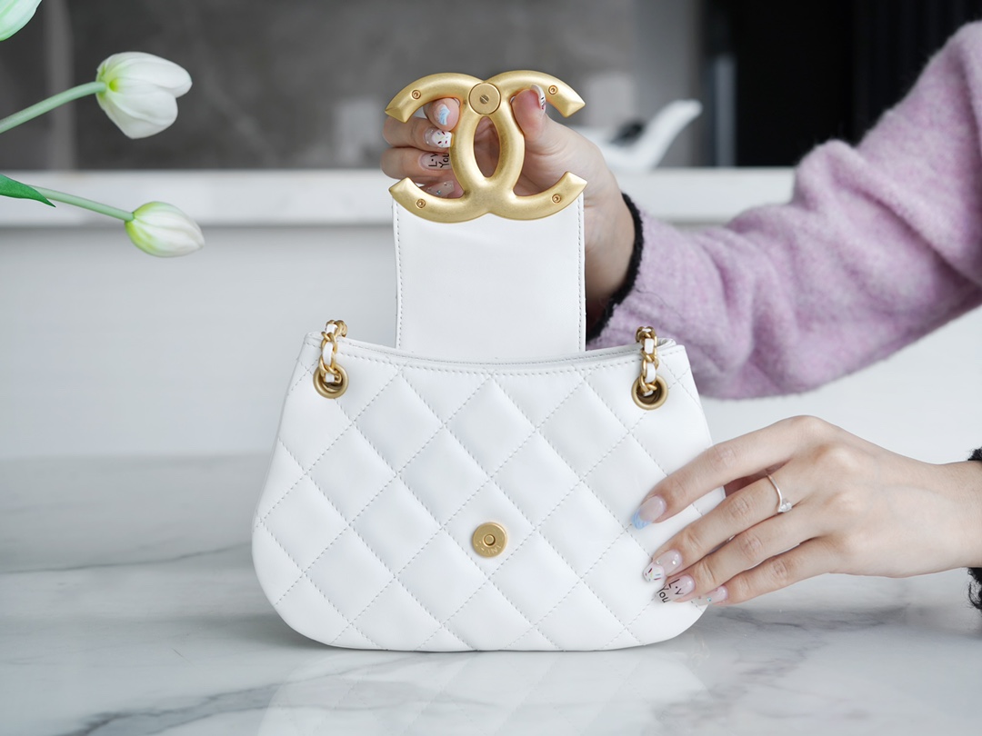 샤넬 24C 크루즈 메신저 백 스몰 빅로고 화이트