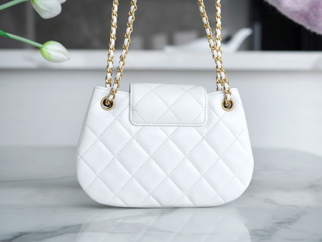 샤넬 24C 크루즈 메신저 백 스몰 빅로고 화이트