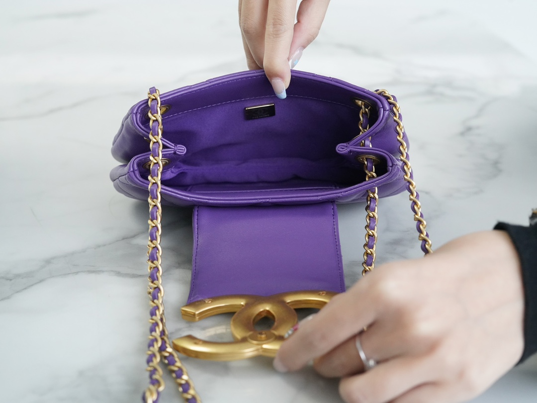 샤넬 24C 크루즈 메신저 백 스몰 빅로고 퍼플 AS4609