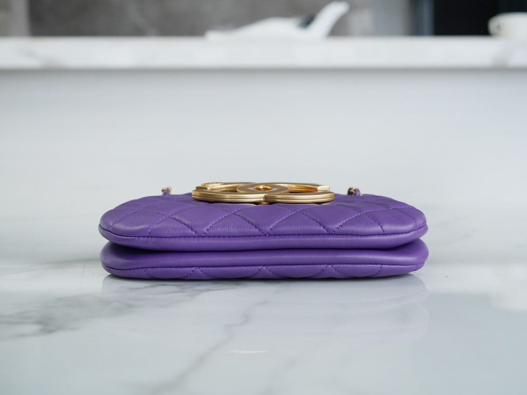 샤넬 24C 크루즈 메신저 백 스몰 빅로고 퍼플 AS4609