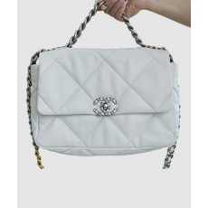 샤넬 19백 미듐 체인 램스킨 화이트