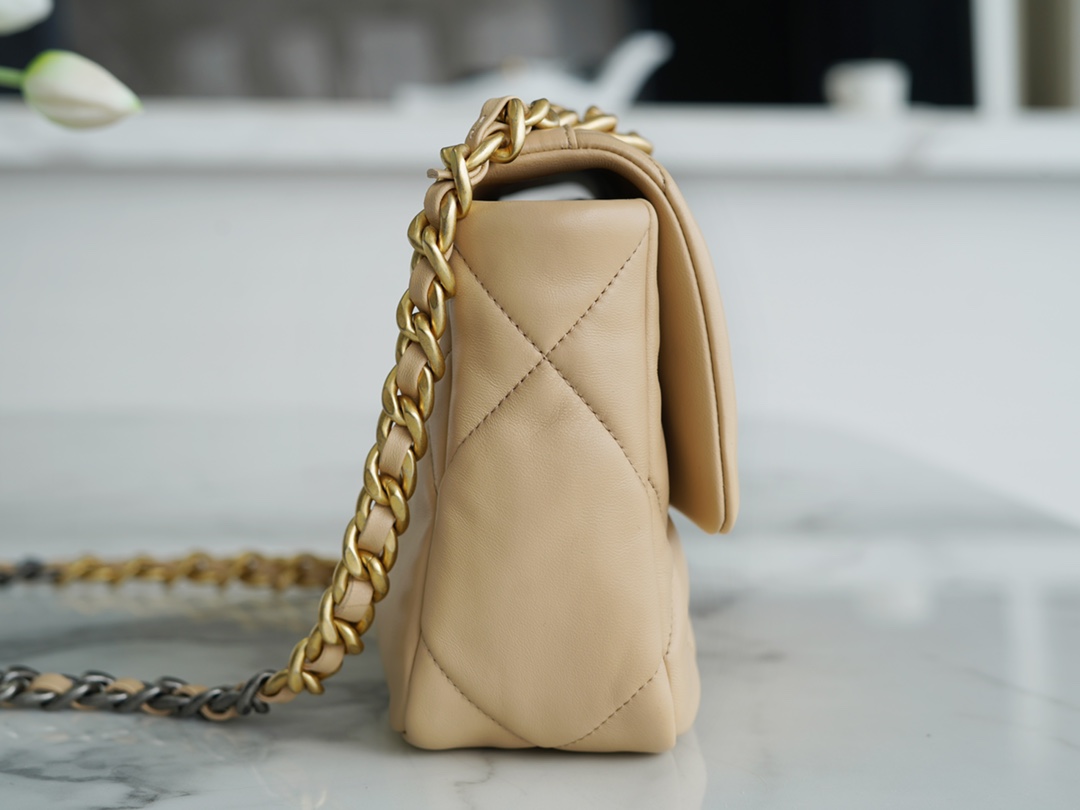 샤넬 19백 스몰 체인 램스킨 살구