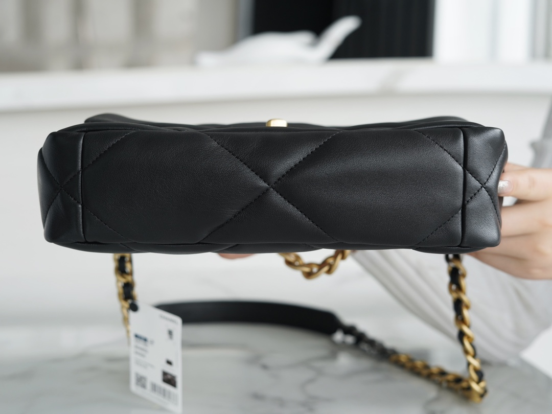 샤넬 19백 스몰 체인 램스킨 블랙