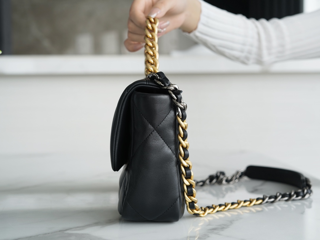 샤넬 19백 스몰 체인 램스킨 블랙