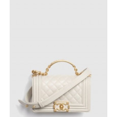 샤넬 핸들 장식의 보이 샤넬 플랩백 A94805