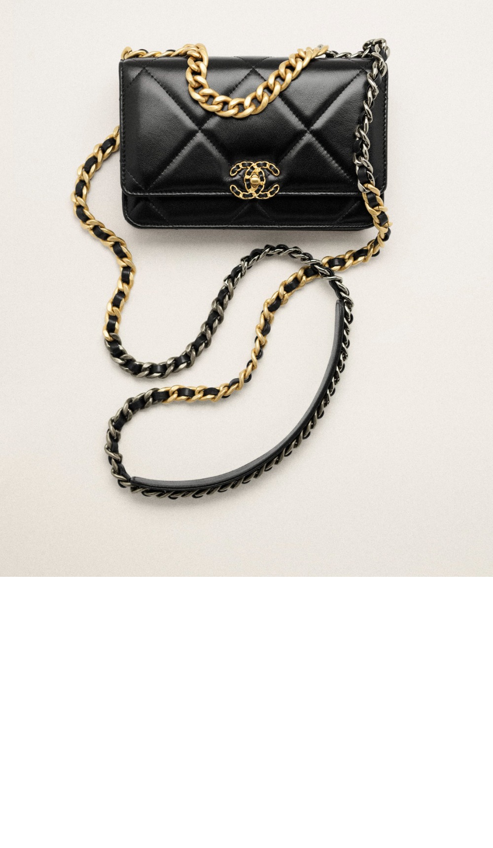 샤넬 체인 달린 19 지갑 AP3267