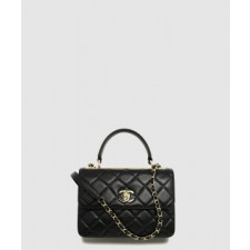 샤넬 핸들 장식의 플랩백 A92236