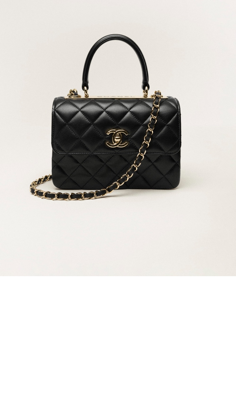 샤넬 핸들 장식의 미니 플랩백 AS4654