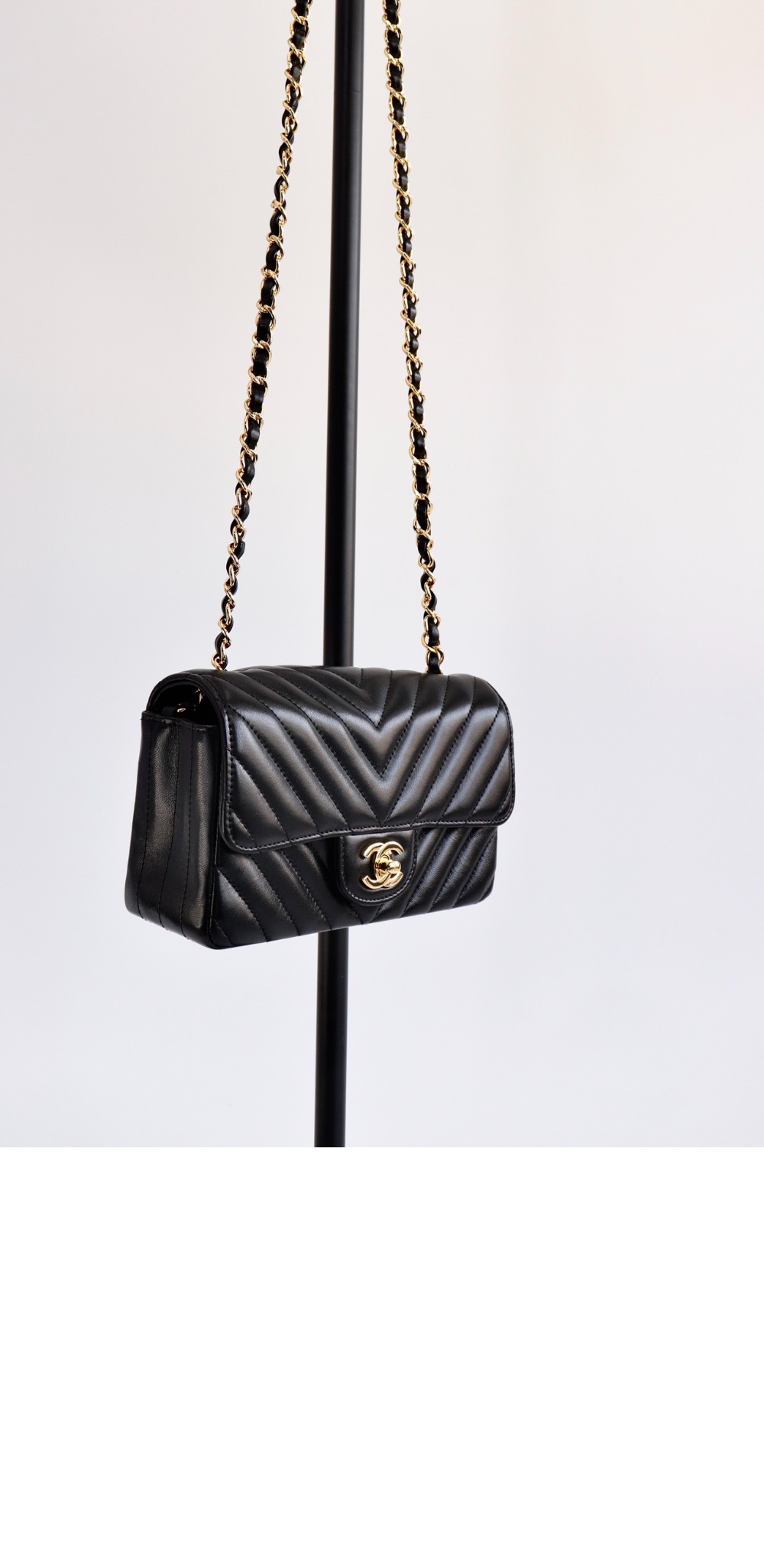 샤넬 쉐브론 클래식 램스킨 뉴미니 A69900