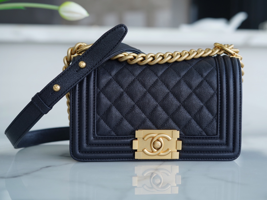 샤넬 보이백 스몰 다크블루 금장 캐비어