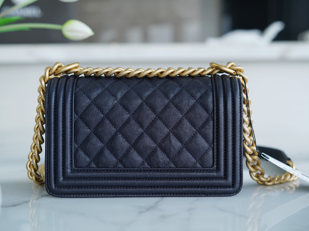 샤넬 보이백 스몰 다크블루 금장 캐비어
