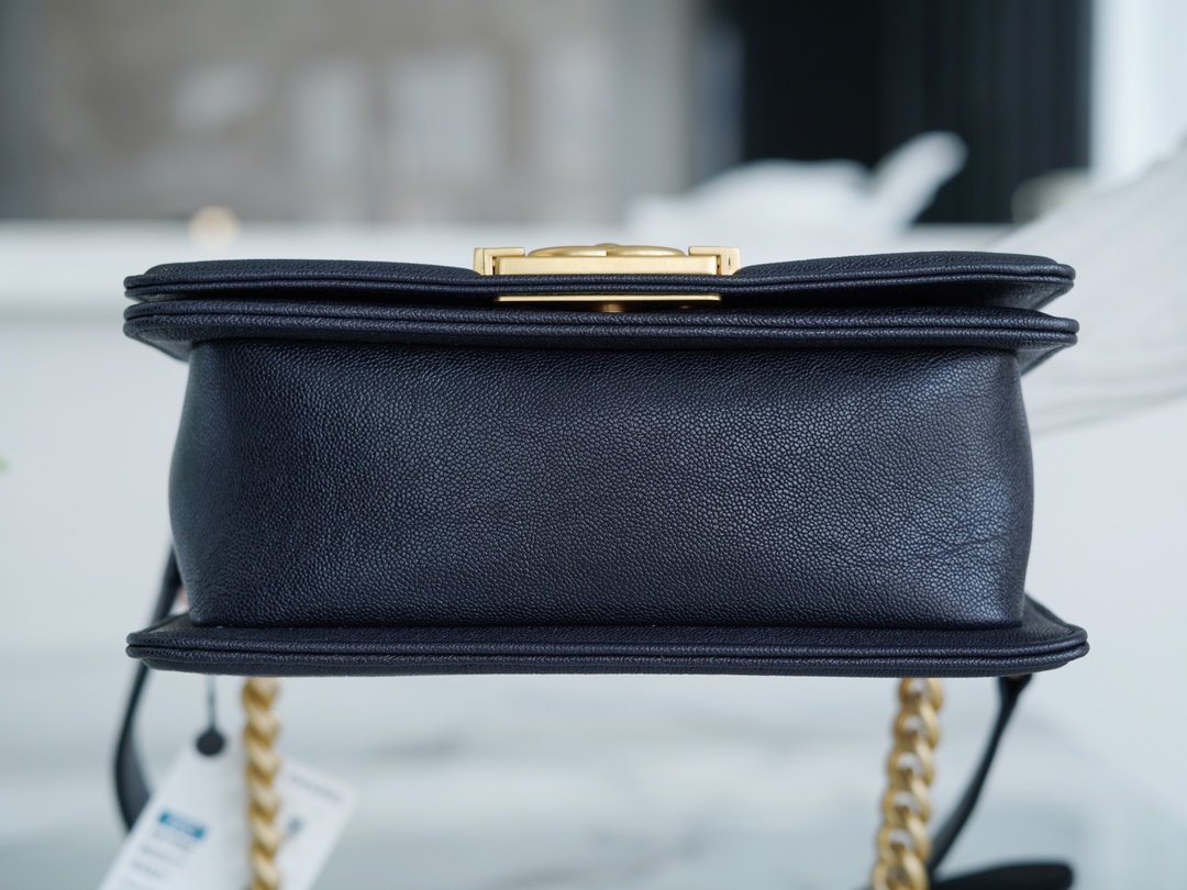 샤넬 보이백 스몰 다크블루 금장 캐비어