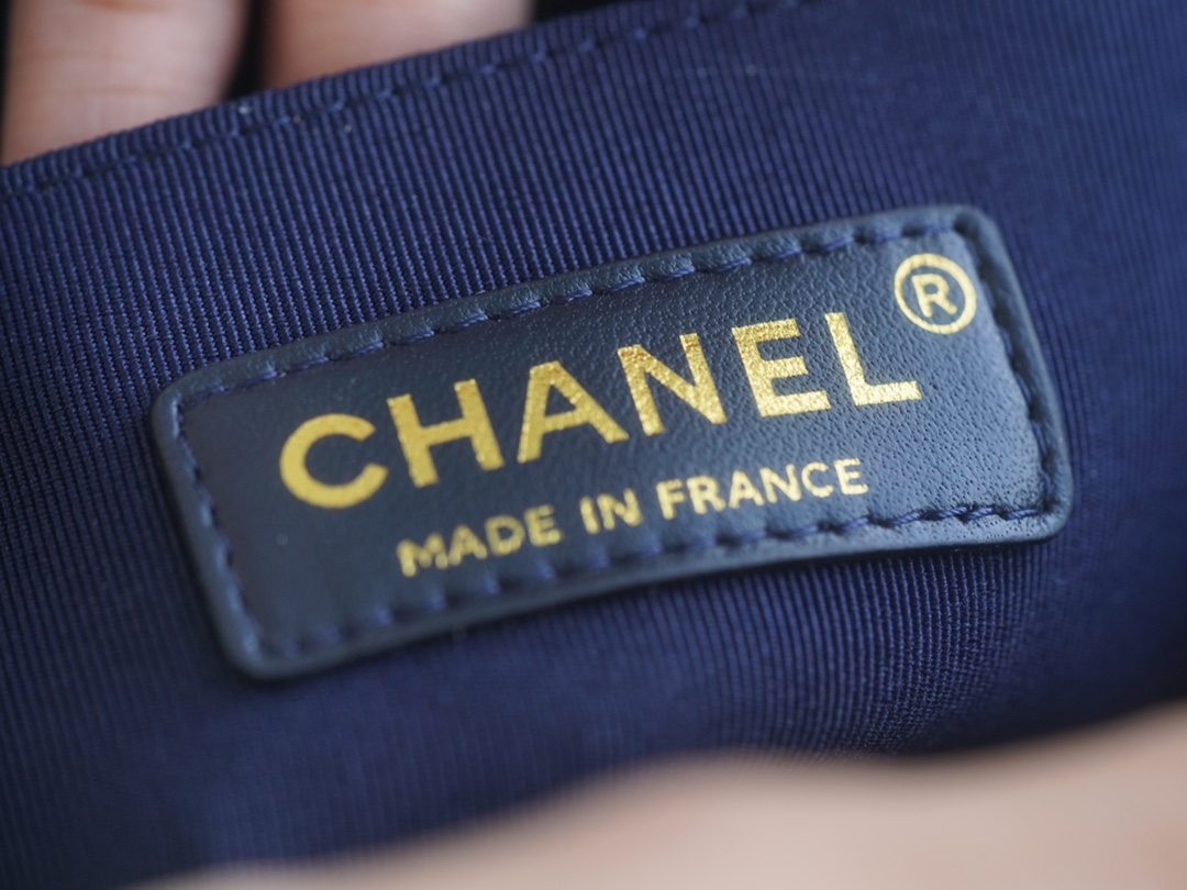 샤넬 보이백 스몰 다크블루 금장 캐비어