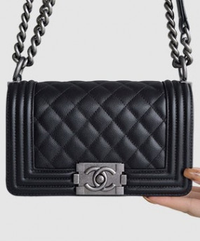 샤넬 보이백 스몰 블랙 은장 캐비어