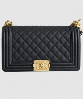 샤넬 보이백 미듐 블랙 금장 캐비어