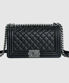 샤넬 보이백 미듐 블랙 은장 램스킨