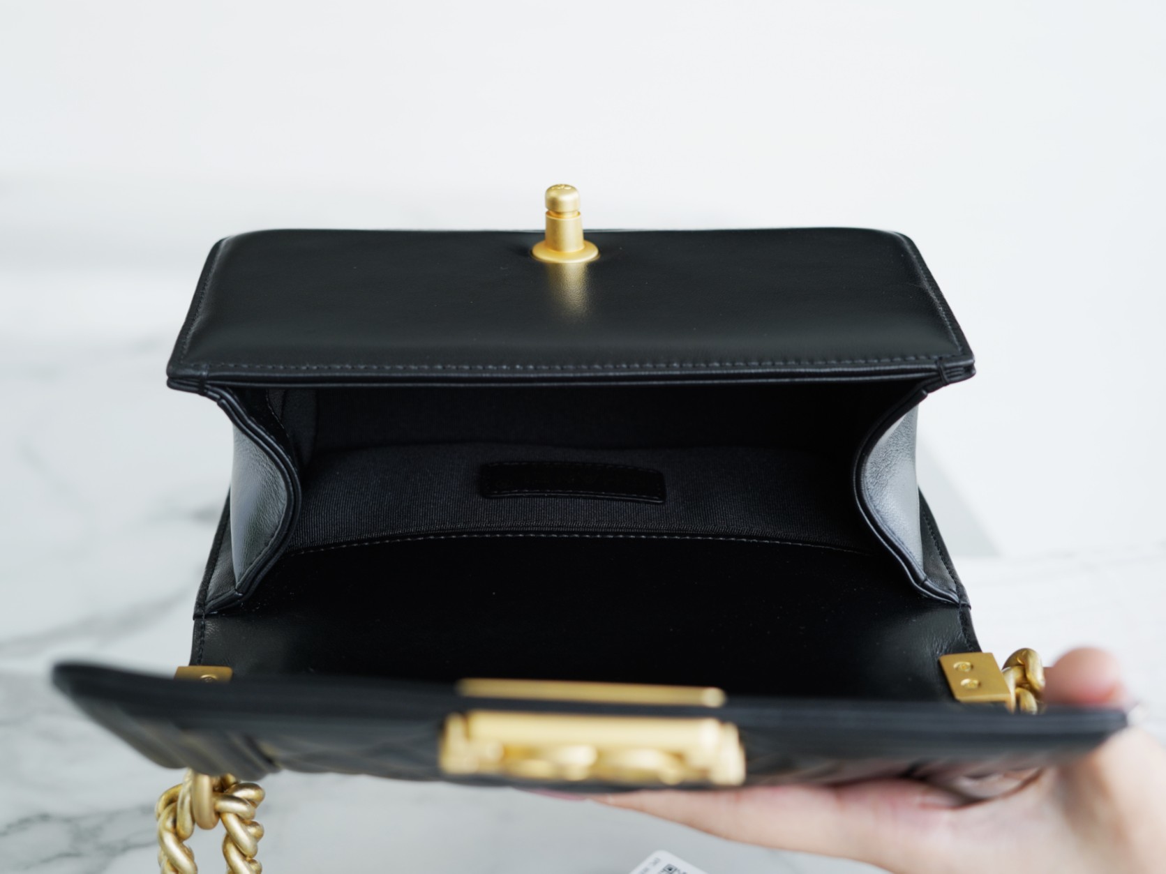 샤넬 보이백 스몰 블랙 금장 램스킨