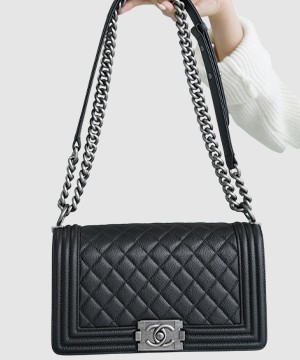 샤넬 캐비어 보이백 라지 실버 버클