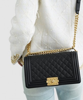 샤넬 캐비어 보이백 미듐 골드 버클