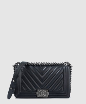 샤넬 쉐브론 보이백 램스킨 미듐 A67086